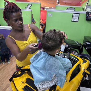 Sharkey´s Cuts for Kids - Hair Stylists Near Me - Wesley Chapel, Florida Sharkey´s Cuts for Kids - Hair Stylists Near Me - Wesley Chapel, Florida