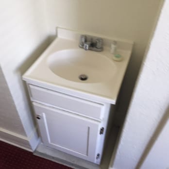 Hotel Atwater - Small sink of the King room - Hotels Near Me - Avalon, California Hotel Atwater - Small sink of the King room - Hotels Near Me - Avalon, California