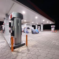 76 Gas Station - Outside