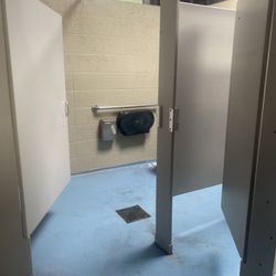 2 bathroom stalls