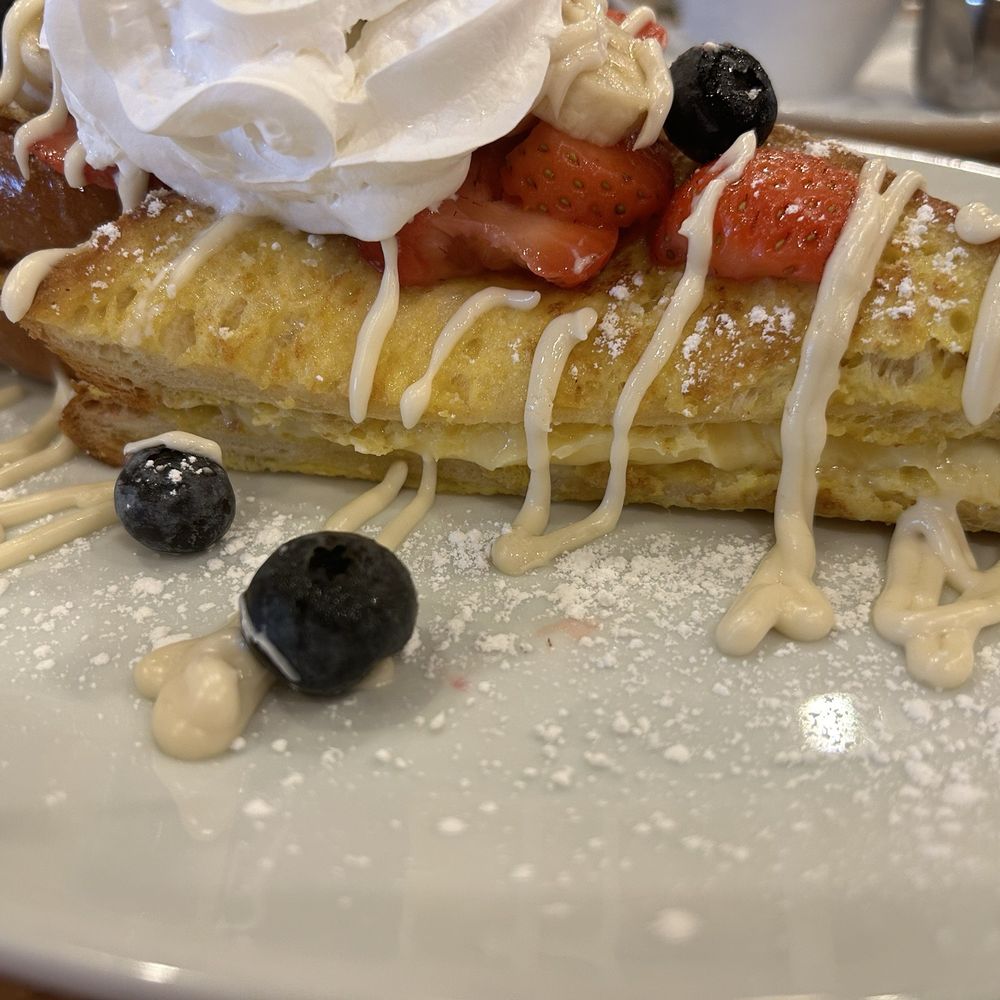 Mad Rooster Cafe - Milwaukee - Stuffed French toast - Cafes Near Me - West Milwaukee, Wisconsin Mad Rooster Cafe - Milwaukee - Stuffed French toast - Cafes Near Me - West Milwaukee, Wisconsin