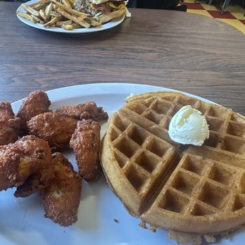 Maggie's Restaurant - Chicken and wings - Burgers Near Me - Vallejo, California