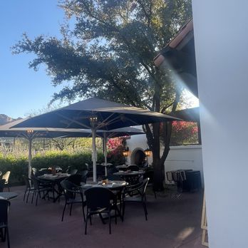 El Chorro - Patio - American Near Me - Paradise Valley, Arizona