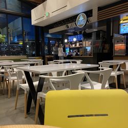 Burgers & Barley - Dining area