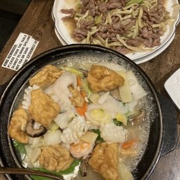 Seafood clay pot and pot with bamboo