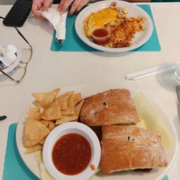 Milanesa Torta with chips