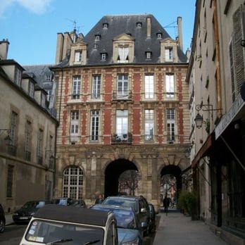 Place des Vosges - Parks Near Me - Paris, 75
