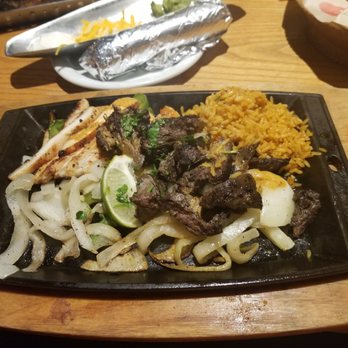 Chili's - Fajitas with steak and chicken - American Near Me - Staten Island, New York