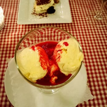 Locanda Busento - Vanilleeis mit heißen Himbeeren 4.50€ - Italian Near Me - Munich, BY Locanda Busento - Vanilleeis mit heißen Himbeeren 4.50€ - Italian Near Me - Munich, BY