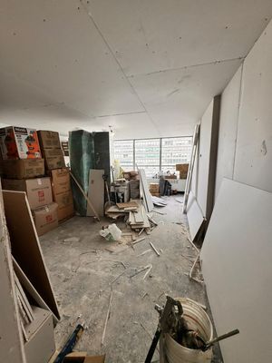 Breez Construction Logo