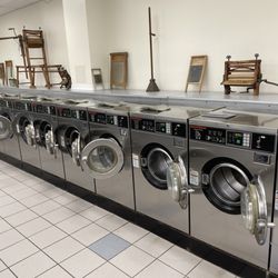 Chantilly Coin Laundry - They have regular and extra large washers for clothes or large slipcovers and blankets