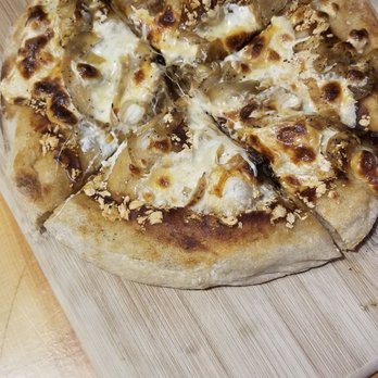 The Beer Diviner - Honey bbq & Gouda sourdough pizza - Breweries Near Me - Petersburg, New York