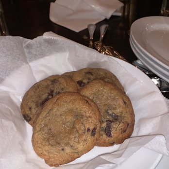 Beau's Grillery - Cookies (this is what a "hit" batch looks like; ask your server to have them baked fresh takes 20mins) @detroitdining - American Near Me - Bloomfield Hills, Michigan Beau's Grillery - Cookies (this is what a "hit" batch looks like; ask your server to have them baked fresh takes 20mins) @detroitdining - American Near Me - Bloomfield Hills, Michigan