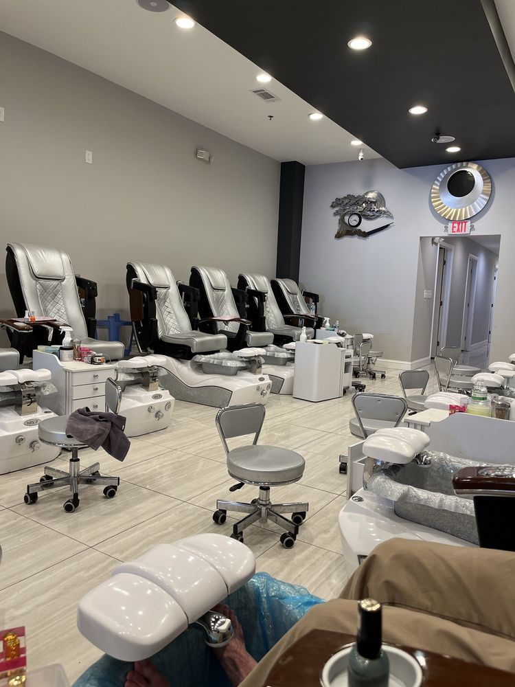 Majestic Nails & Day Spa