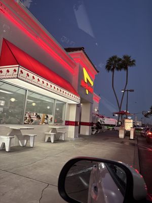 In-N-Out Burger by null
