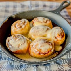 Cracker Barrel Old Country Store - Cinnamon Roll Skillet