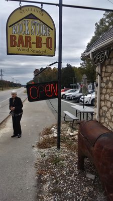 Stallings Rockstore Bar-B-Q by null