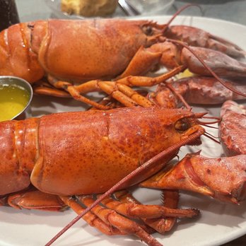 Mount Vernon - Twin lobsters - Steakhouses Near Me - Somerville, Massachusetts