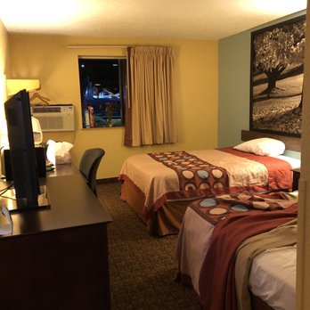 Super 8 by Wyndham - Hotels Near Me - California, Maryland