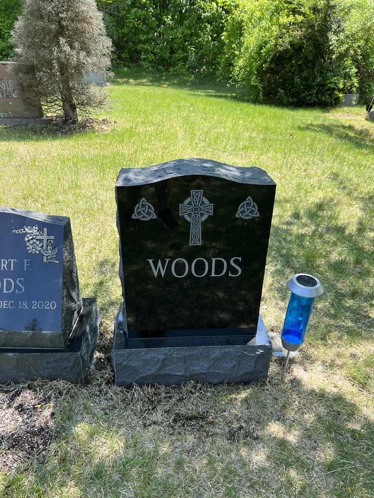 LEOMINSTER MONUMENT COMPANY Updated August 2024 12 Photos 339