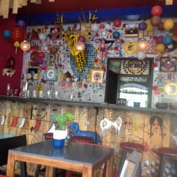 Urbana Gourmet - Barra, buena decoración!