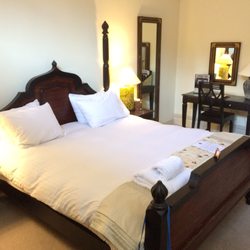 The William Cecil Hotel - Bed big enough for a football team! Very comfy