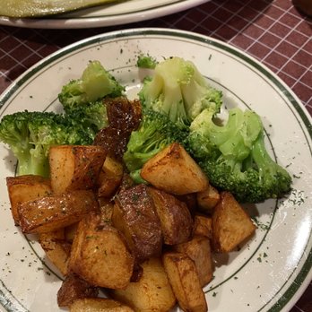 Pete's Steakhouse Tavern - Broccoli and potato's side dish - American Near Me - Hamilton, New Jersey Pete's Steakhouse Tavern - Broccoli and potato's side dish - American Near Me - Hamilton, New Jersey