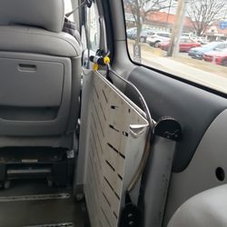 Speedy's Taxi - Wheelchair ramp available