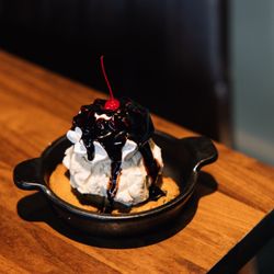 13 Coins SeaTac - Chocolate chip cookie skillet