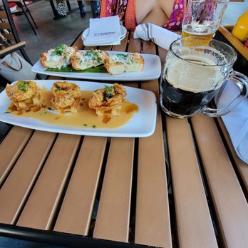 Finney's Crafthouse - Burbank - Chicken & Waffles & Lobster Roll - New American Near Me - Burbank, California