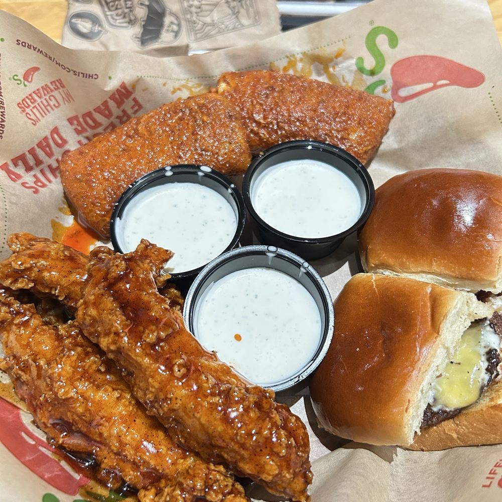 Chili's - Triple Dipper Nashville Hot Mozzarella, sliders, Honey-Chipotle Chicken Crispers - Bars Near Me - Katy, Texas