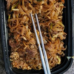 Baan Rao - Beef phad thai, hot hot