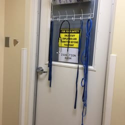 Animal Emergency Clinic - Here's a picture of the stuffy room they left me & my pet in for 3 hours! It was like a dungeon!