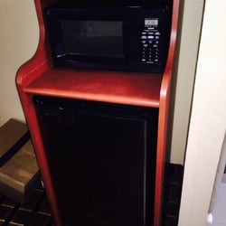 Budget Inn - Very nice microwave and large fridge.