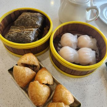 Dim Sum Box SG - Pork fried dumpling, shrimp steamed dumpling, and sticky rice with meat inside. - Dim Sum Near Me - San Gabriel, California Dim Sum Box SG - Pork fried dumpling, shrimp steamed dumpling, and sticky rice with meat inside. - Dim Sum Near Me - San Gabriel, California