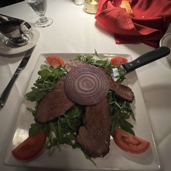 Burbank Smokehouse - Steak salad with arugula - Steakhouses Near Me - Burbank, California Burbank Smokehouse - Steak salad with arugula - Steakhouses Near Me - Burbank, California