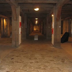 Peterskirche - Ständige Ausstellung EG /und Wechselaustellung 'dazwischen'