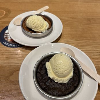 BJ's Restaurant & Brewhouse - mini pizookies that took over 40 minutes to arrive - American Near Me - San Bruno, California BJ's Restaurant & Brewhouse - mini pizookies that took over 40 minutes to arrive - American Near Me - San Bruno, California