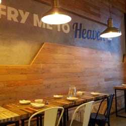 Gami Chicken & Beer - Inside seating