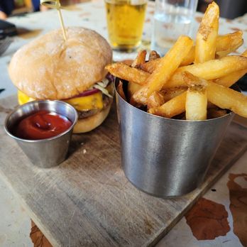 Hideout - Happy hour mainlander burger- so good! But if your here after happy hour highly recommend the MO Betta burger - Bars Near Me - Honolulu, Hawaii Hideout - Happy hour mainlander burger- so good! But if your here after happy hour highly recommend the MO Betta burger - Bars Near Me - Honolulu, Hawaii