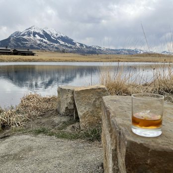 Sage Lodge - Smoking Gun by the fishing pond - Hotels Near Me - Pray, Montana