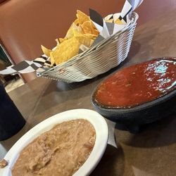 El Caporal Mexican Restaurant - Complementary tortilla chips with beans and salsa