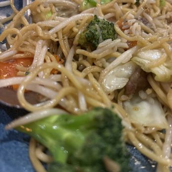 Pad Thai Classic - Chow mein noodles beef - Thai Near Me - Long Beach, California Pad Thai Classic - Chow mein noodles beef - Thai Near Me - Long Beach, California