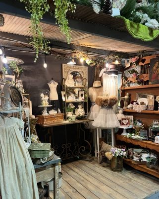 The Vintage Peddler by null