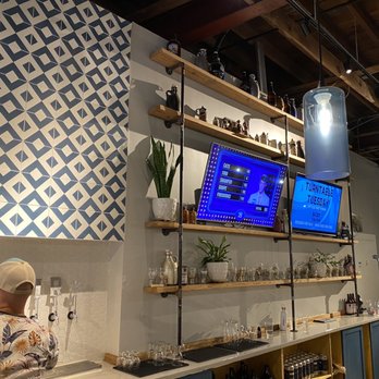 Fishweir Brewing Company - a bar with a tv - Breweries Near Me - Jacksonville, Florida