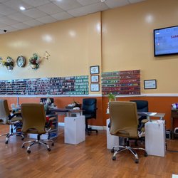Q Nails - Manicure area, polish colors