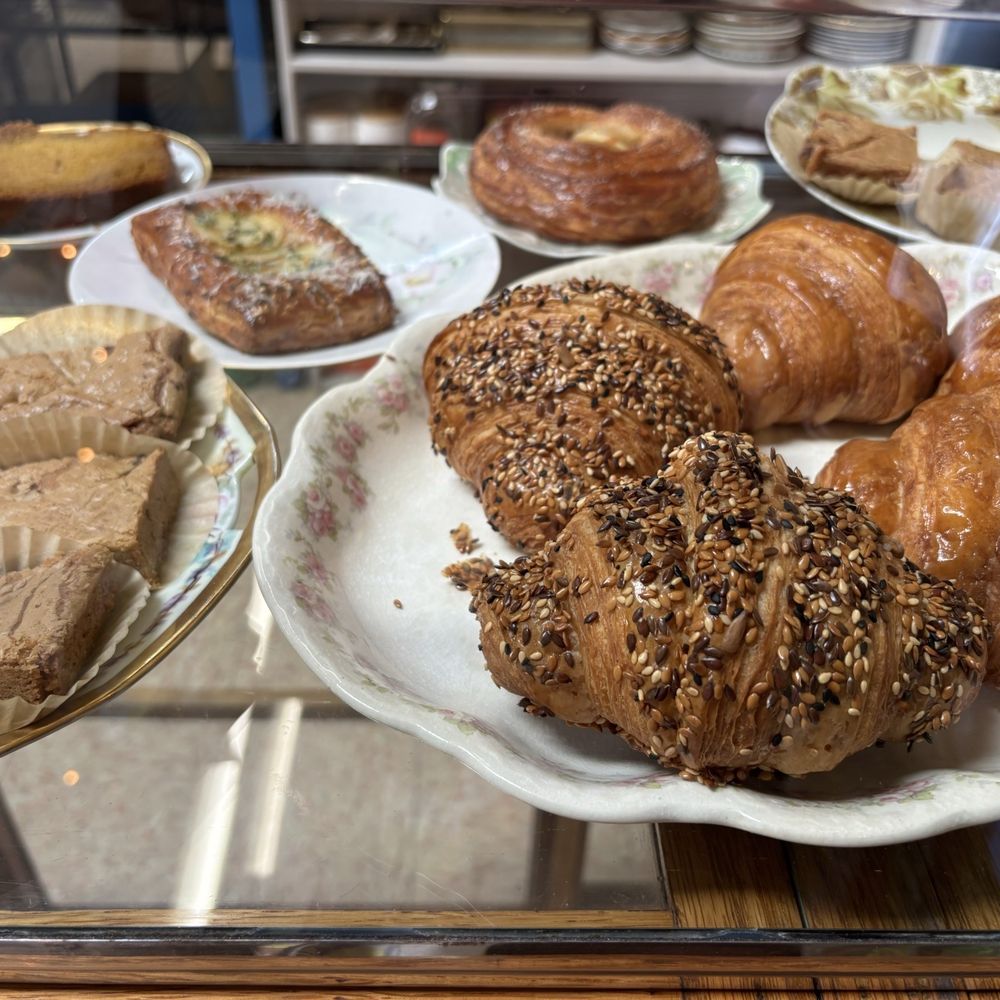 Baked good case Baked good case