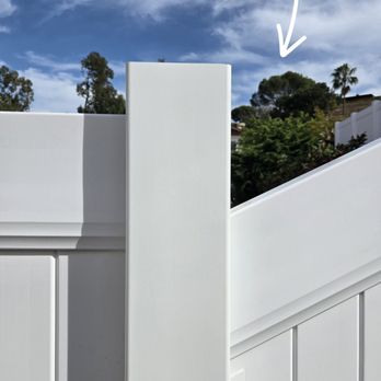 Murillo’s Vinyl Fencing - Top panel does not line up with the other top panel. - Fences & Gates Near Me - Apple Valley, California Murillo’s Vinyl Fencing - Top panel does not line up with the other top panel. - Fences & Gates Near Me - Apple Valley, California