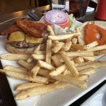 Colchuck's - Bacon Cheeseburger ($18.5) - German Near Me - Leavenworth, Washington