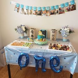 Parker Blooms - For my sons one year birthday. Photo of the flowers with the decor. (Tradifional Korean style birthday)